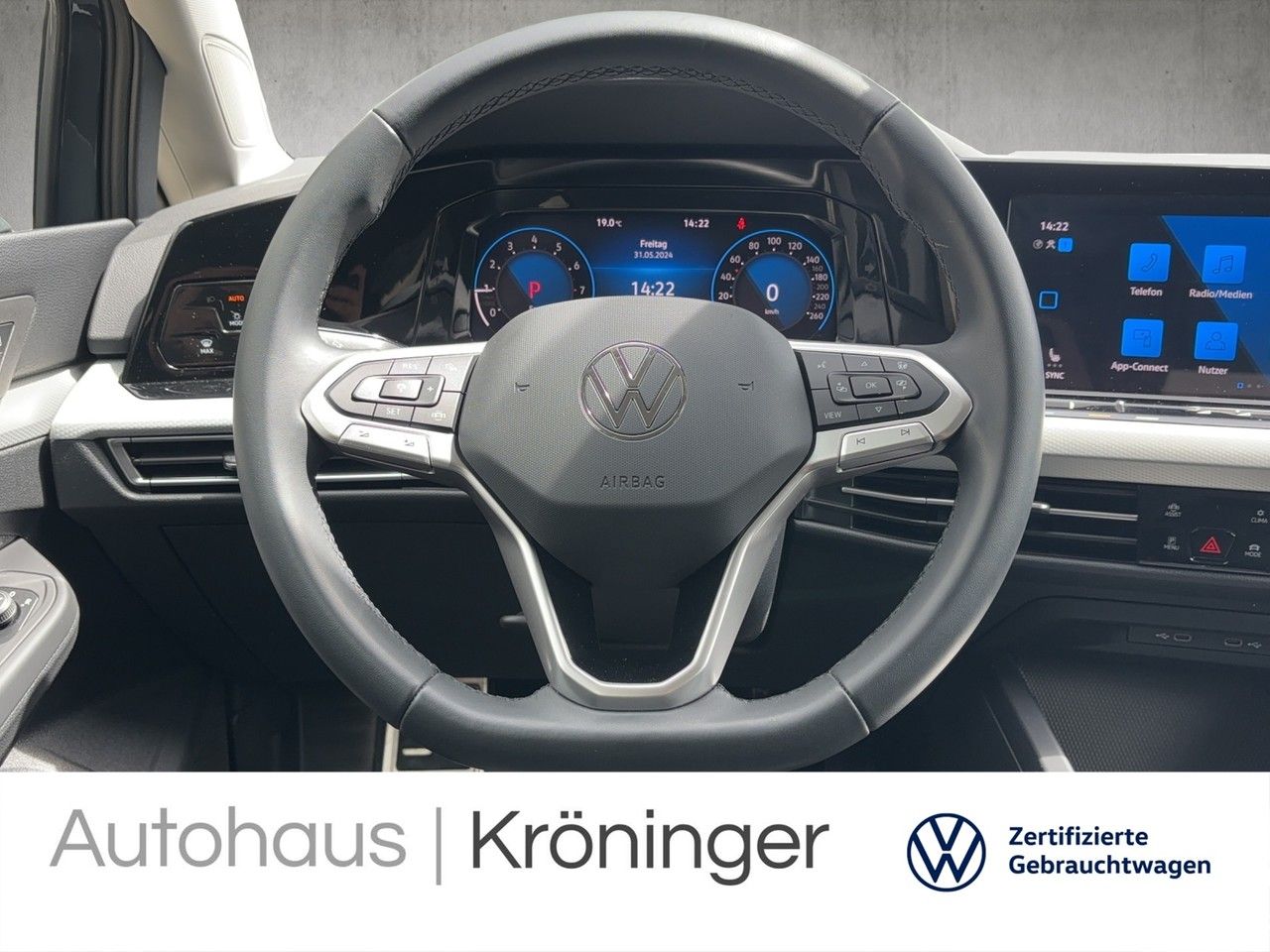 Volkswagen Golf VIII Variant MOVE 1.5 eTSI DSG - Samsaru's Car Outlet