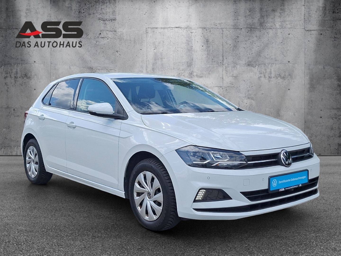 Volkswagen Polo VI 1.0 TSI Comfortline - Samsaru's Car Outlet