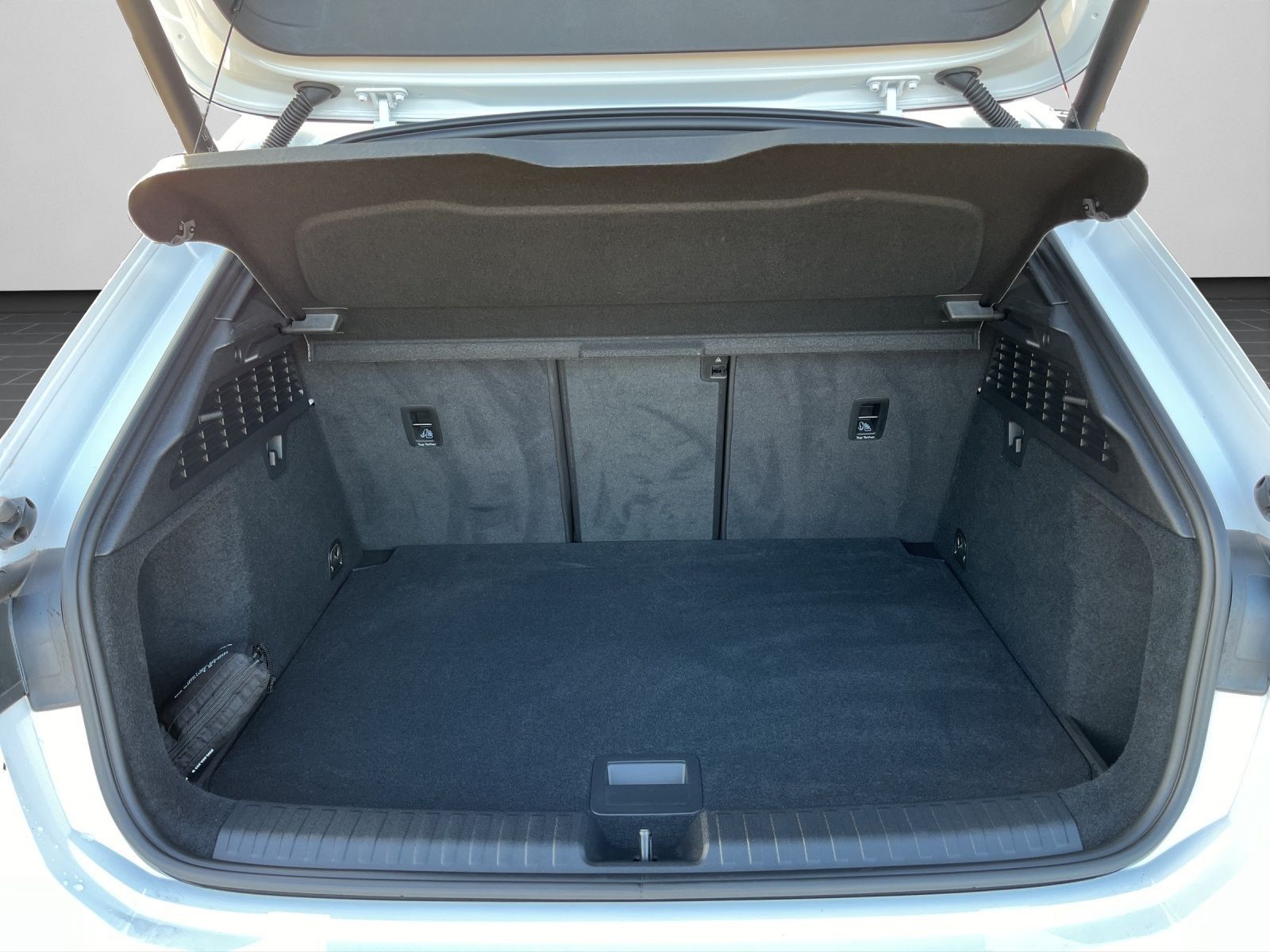 Audi A3 SportbackS line 45 TFSIe PANO SHZ KAM MMI 18"