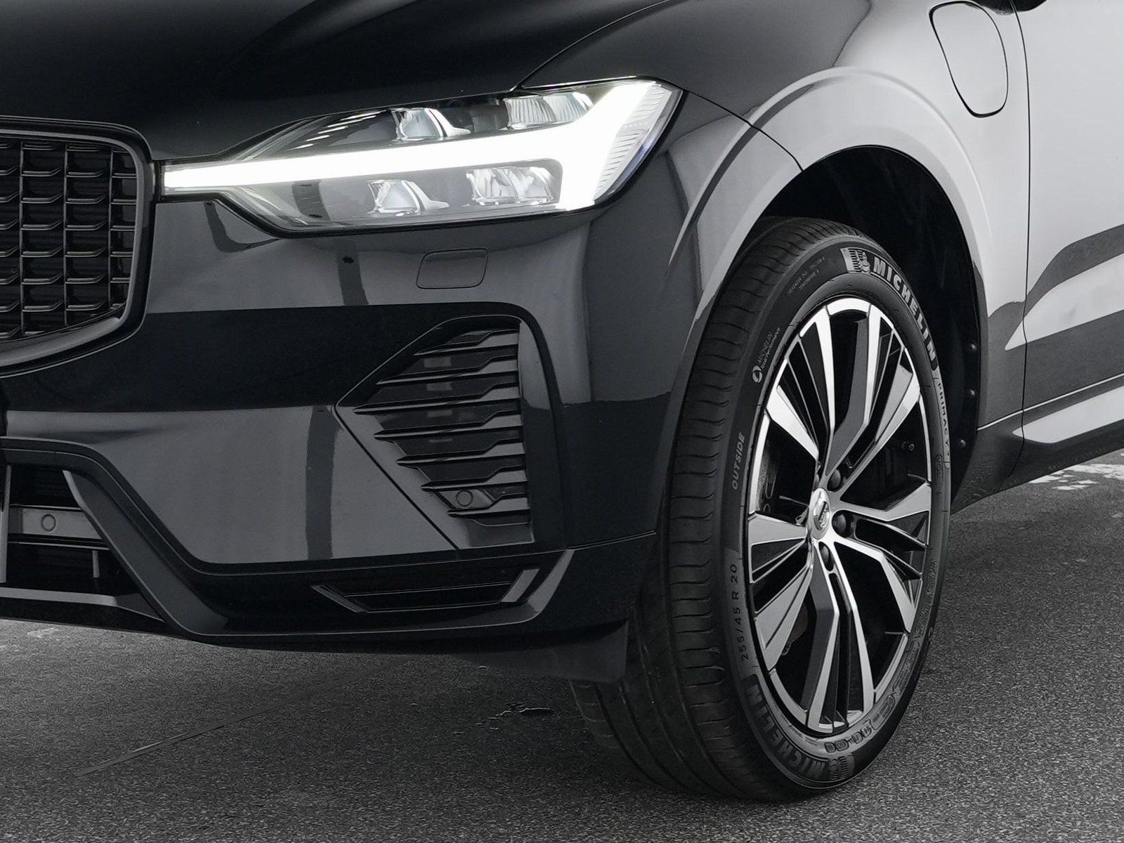 Volvo XC60 T8 Recharge Ultimate Dark 20"+AHK+STANDHZG