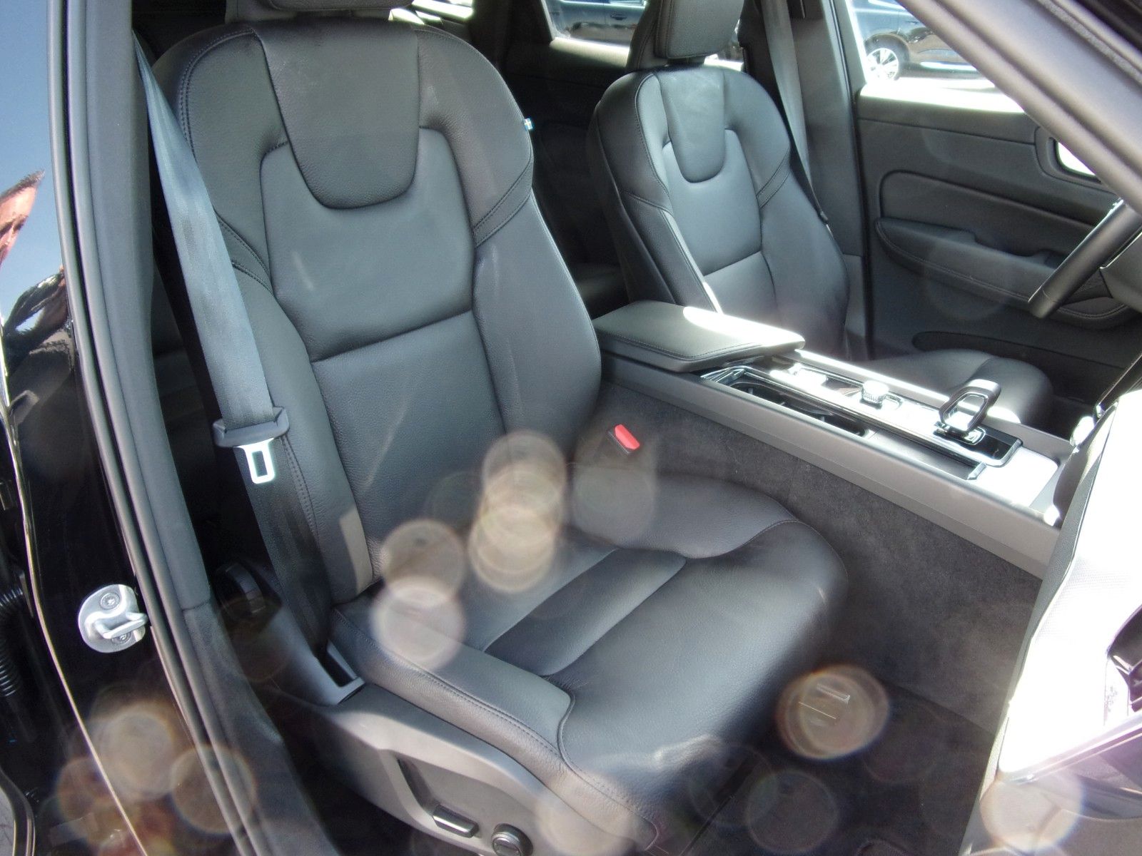 Volvo XC 60 B4 Core 2WD - Samsaru's Car Outlet
