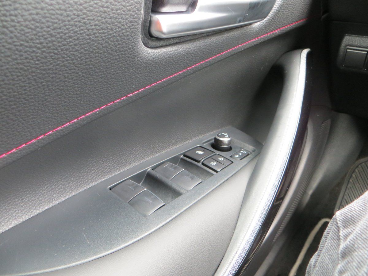 Toyota Corolla 2.0 Hybrid Lounge - Samsaru's Car Outlet