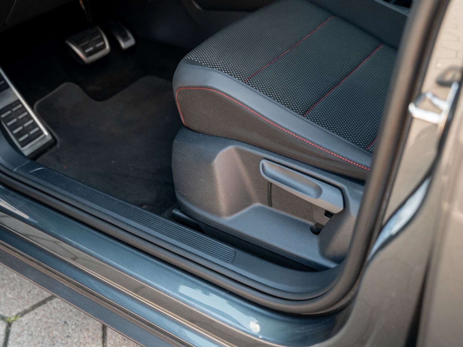 Volkswagen T-ROC Sport 1.5 TSI DSG - Samsaru's Car Outlet