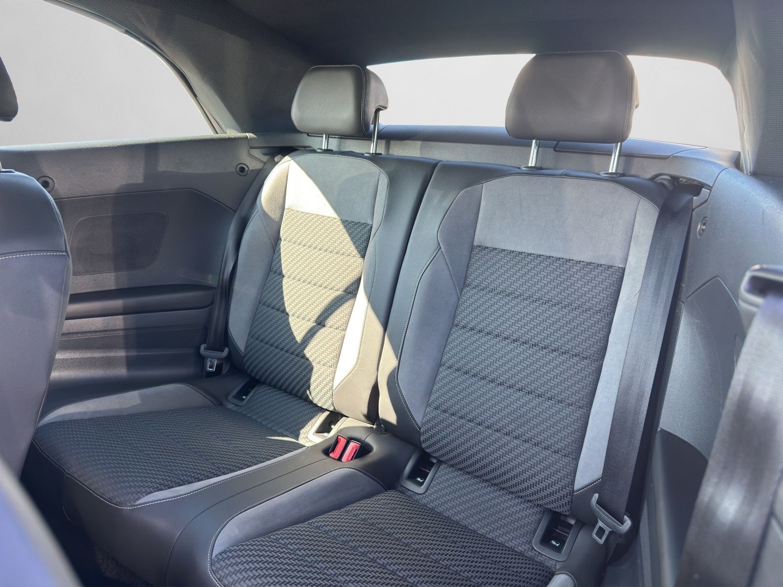 Volkswagen T-Roc R-Line 1.5 TSI DSG - Samsaru's Car Outlet
