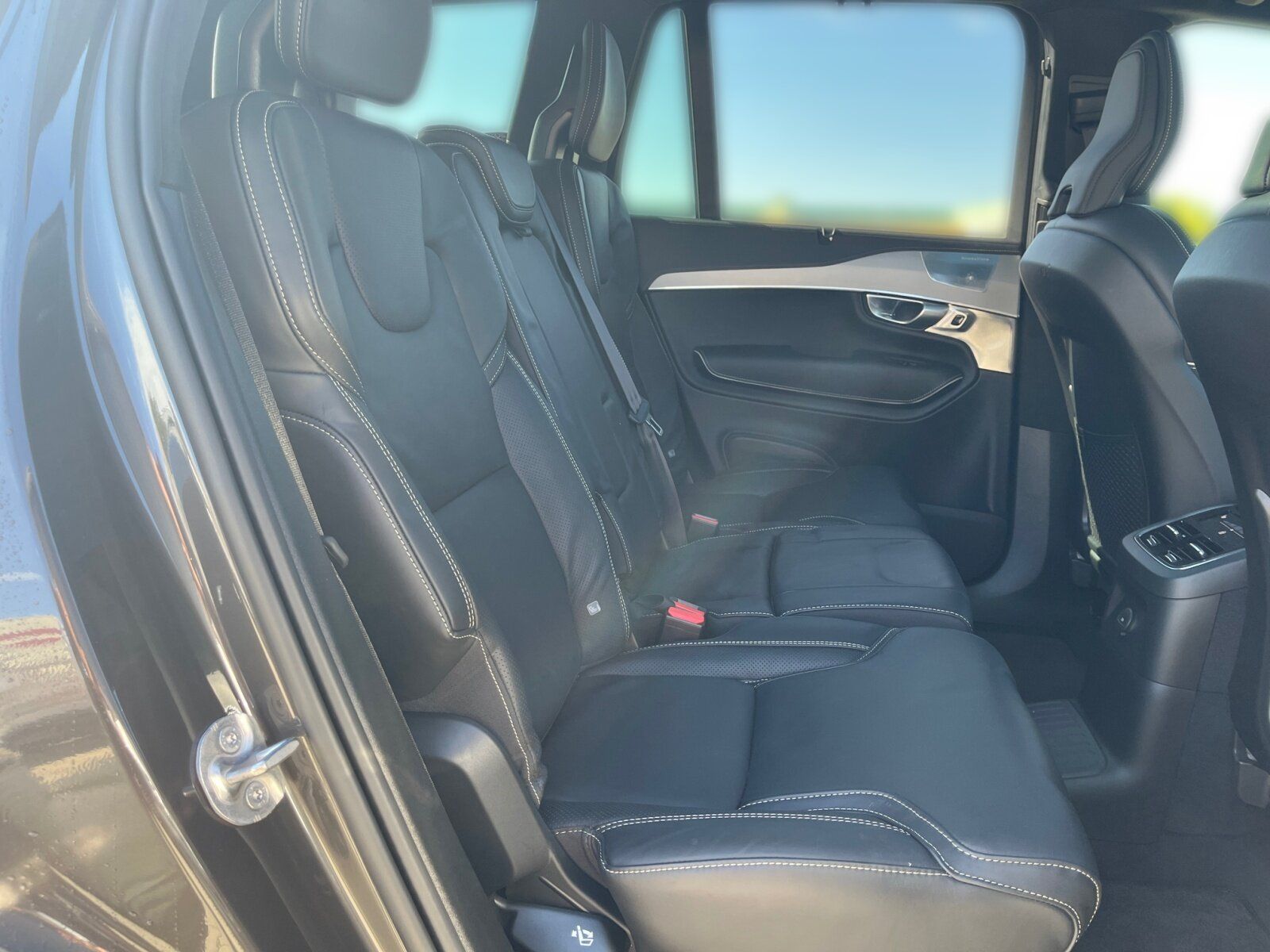 Volvo XC 90 T8 AWD Ultimate Dark AHK+NAVI+360°RFK+TEM