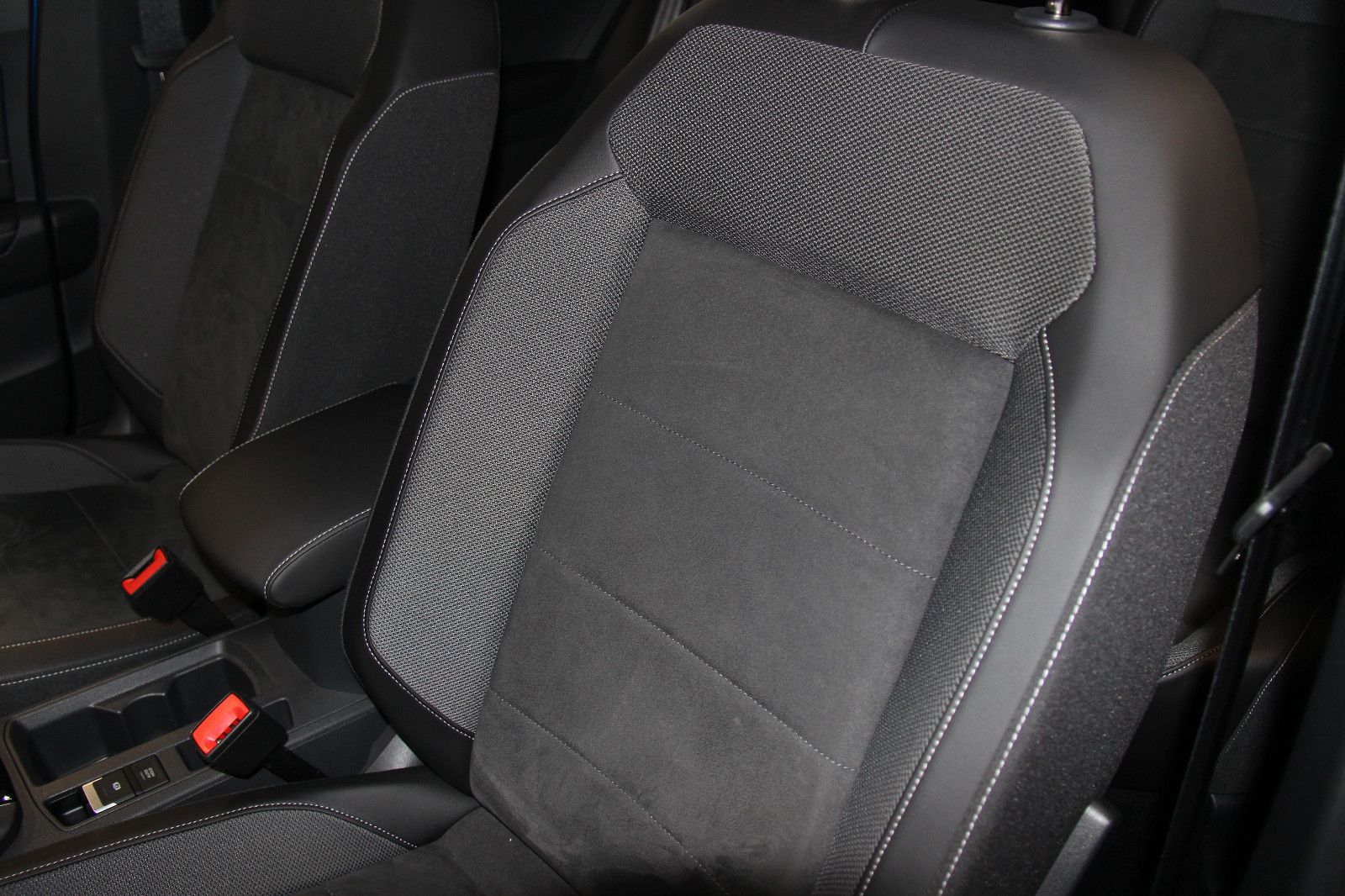 Volkswagen T-Roc Style 1.5 TSI DSG - Samsaru's Car Outlet