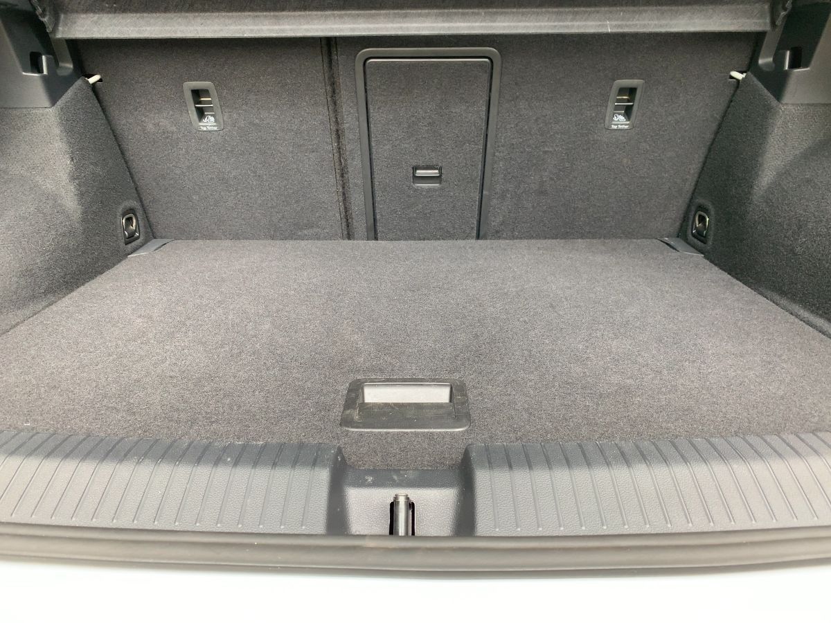 Volkswagen T-Roc 2.0 TSI 4M DSG R-LINE - Samsaru's Car Outlet