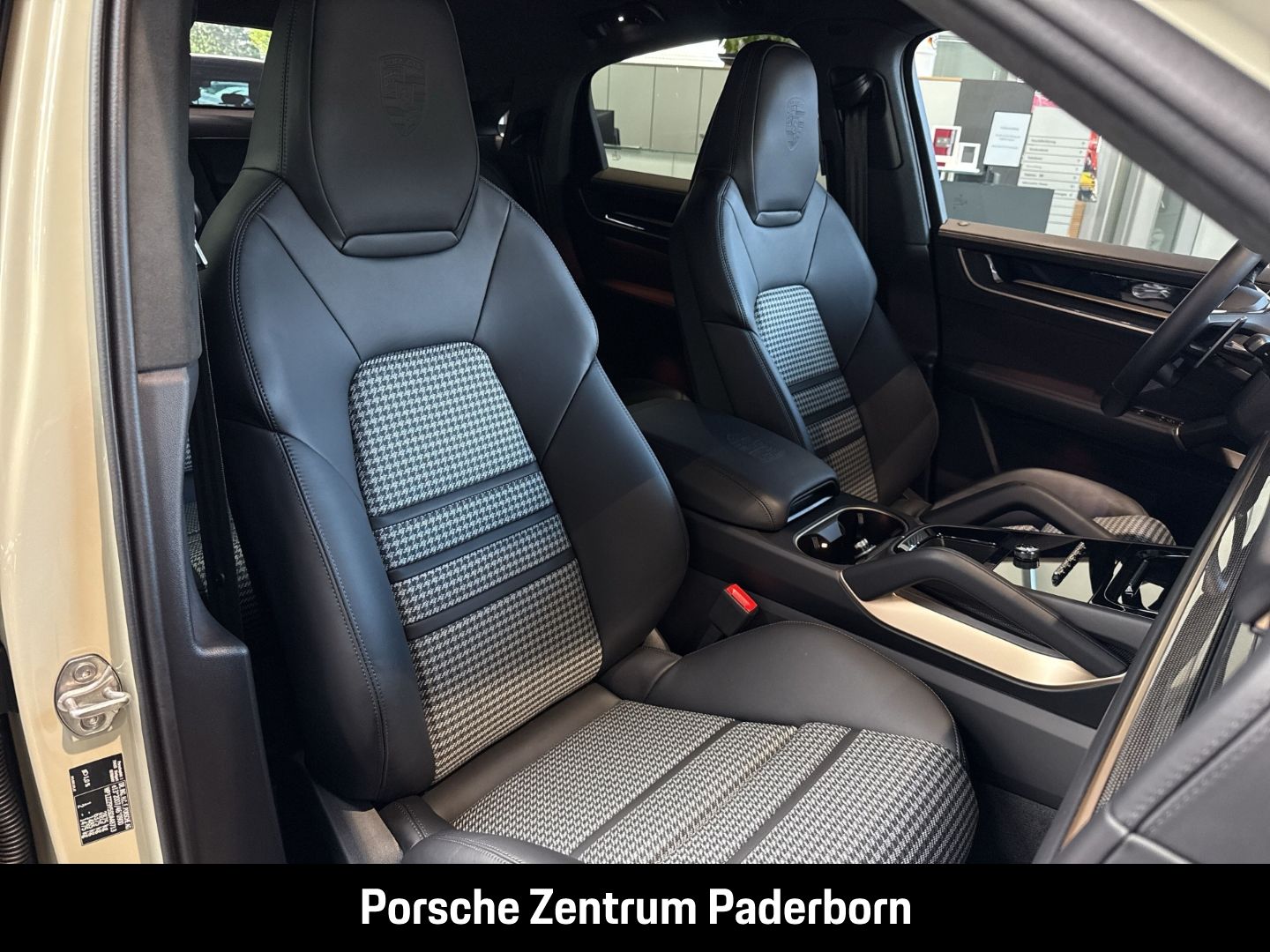 Porsche Cayenne GTS Coupe PTS Leichtbau-Carbon-Paket