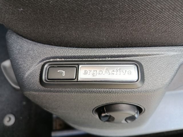 Volkswagen T-Roc 2.0 TDI SCR R-Line DSG - Samsaru's Car Outlet