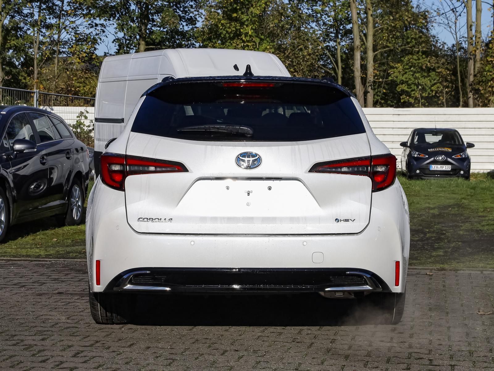 Toyota Corolla TS 1.8 Hybrid Black&White NAVI SHZ PDC B