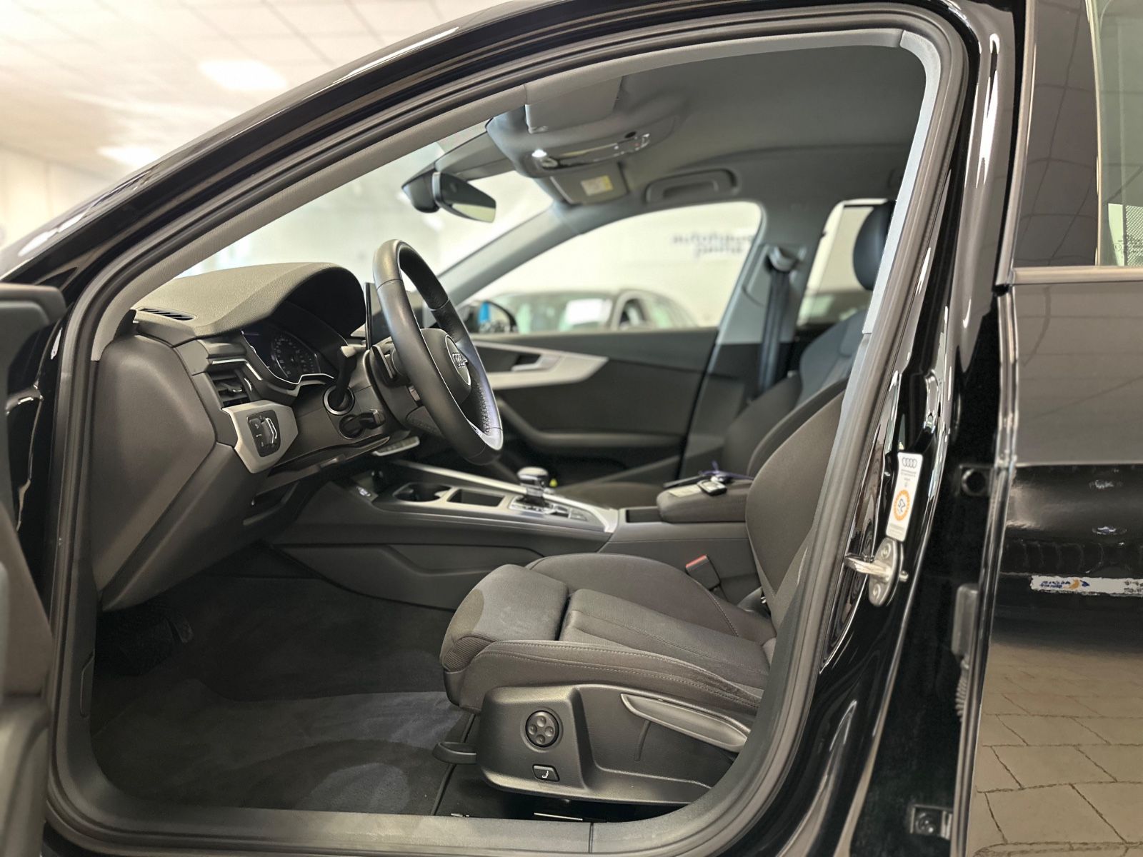 Audi A4 Avant 35 TDI Aut - Samsaru's Car Outlet
