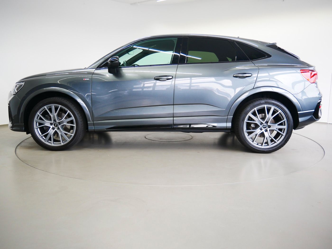 Audi Q3 Sportback 40 TDI quattro S line - Samsaru's Car Outlet