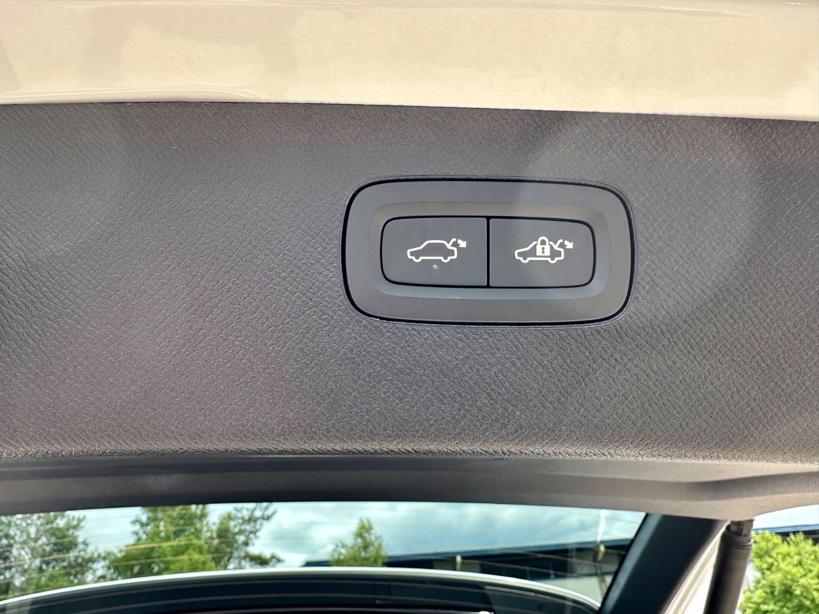 Volvo XC 90 Core AWD - Samsaru's Car Outlet
