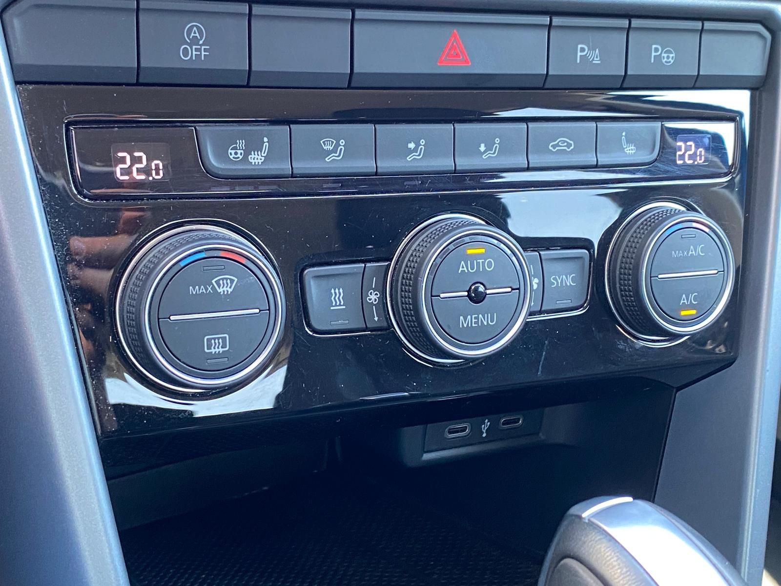 Volkswagen T-Roc 2.0 TDI DSG 4MOTION ACTIVE - Samsaru's Car Outlet