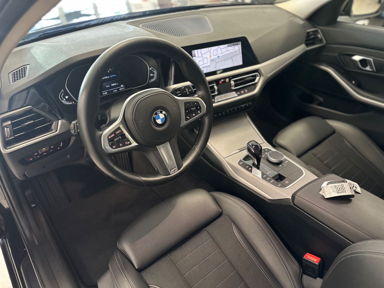 BMW 330e - Samsaru's Car Outlet