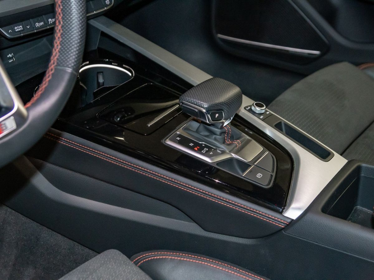 Audi A4 Avant 45 TFSI quattro S line - Samsaru's Car Outlet