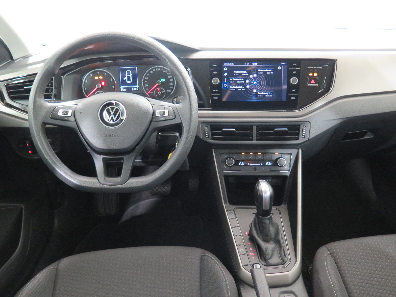 Volkswagen Polo VI Comfortline - Samsaru's Car Outlet