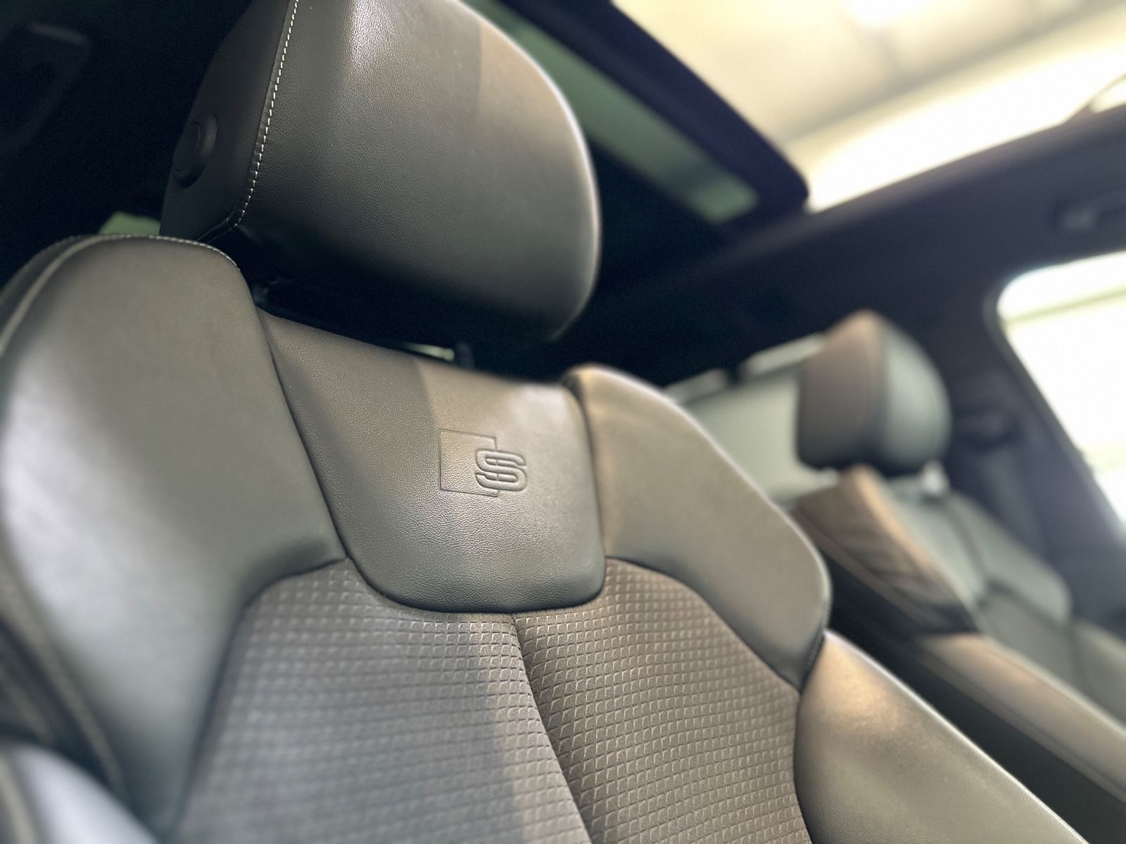 Audi Q5 45 TFSI quattro S line - Samsaru's Car Outlet