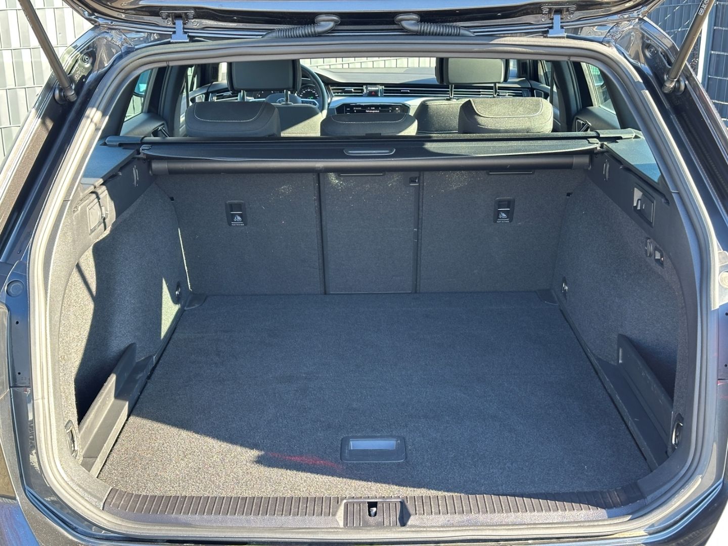 Volkswagen Passat Variant Business 2.0 TSI DSG - Samsaru's Car Outlet