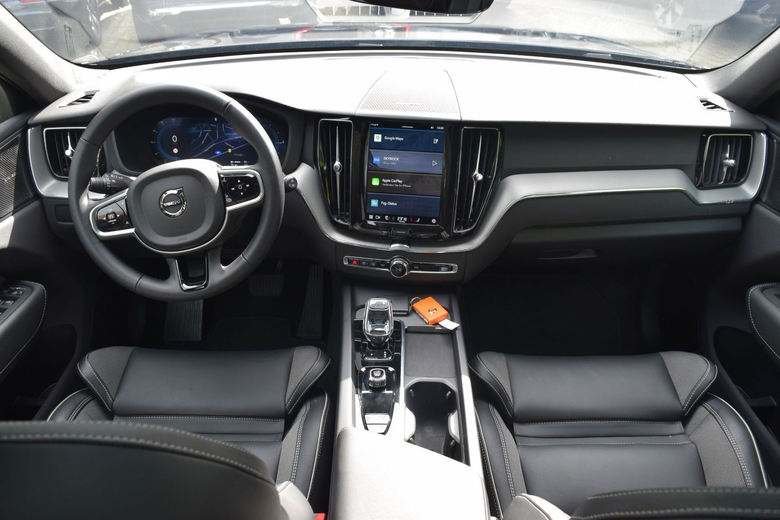 Volvo XC60 T6 Plus Black Edition AHK 360 PANO H&K STH