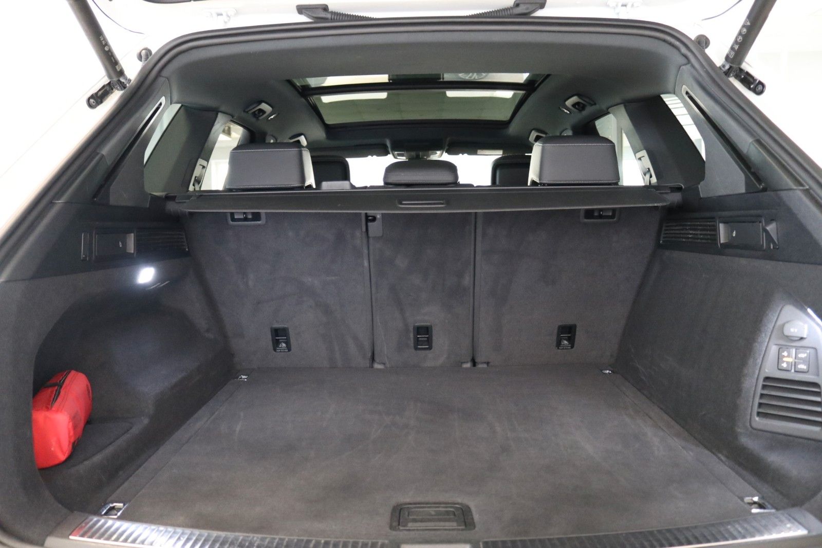 Volkswagen Touareg R-Line Luft AHK Matrix Pano 360° STHZ