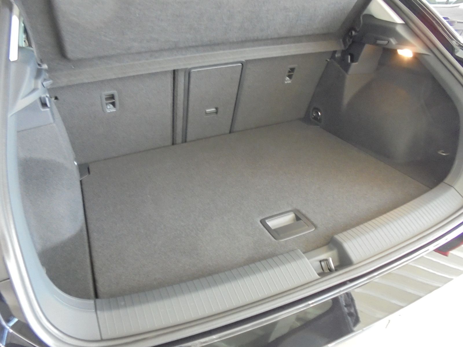 Volkswagen T-Roc TDI DSG Life - Samsaru's Car Outlet