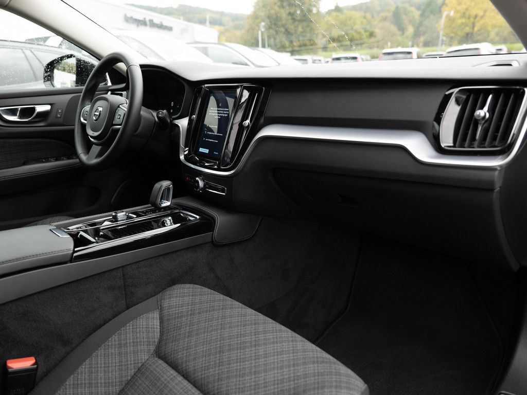 Volvo V60 2.0 Core Recharge Plug-In Hybrid AWD 1.Hand