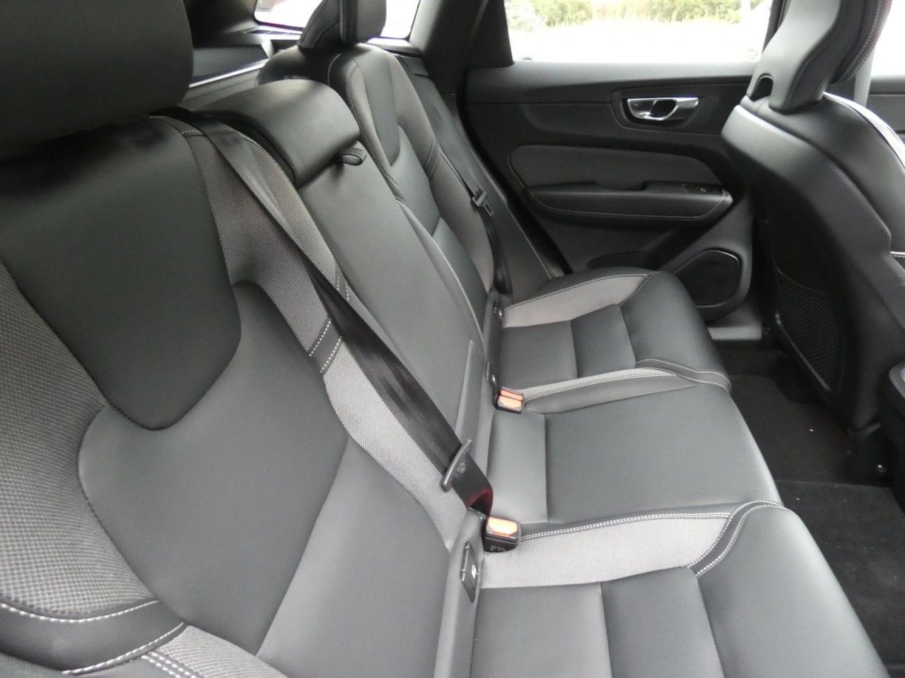 Volvo XC60 B5 (Diesel) AWD Ultimate Dark (EURO 6d)