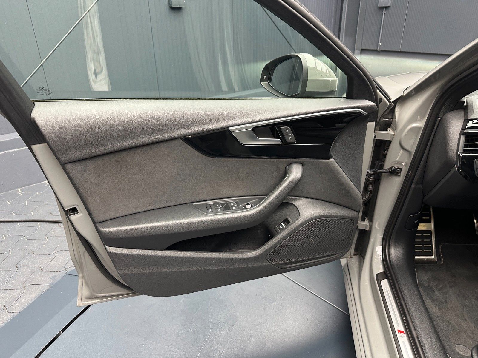 Audi A4 Avant 40 TDI quattro S-Line *PANORAMA*Matrix*