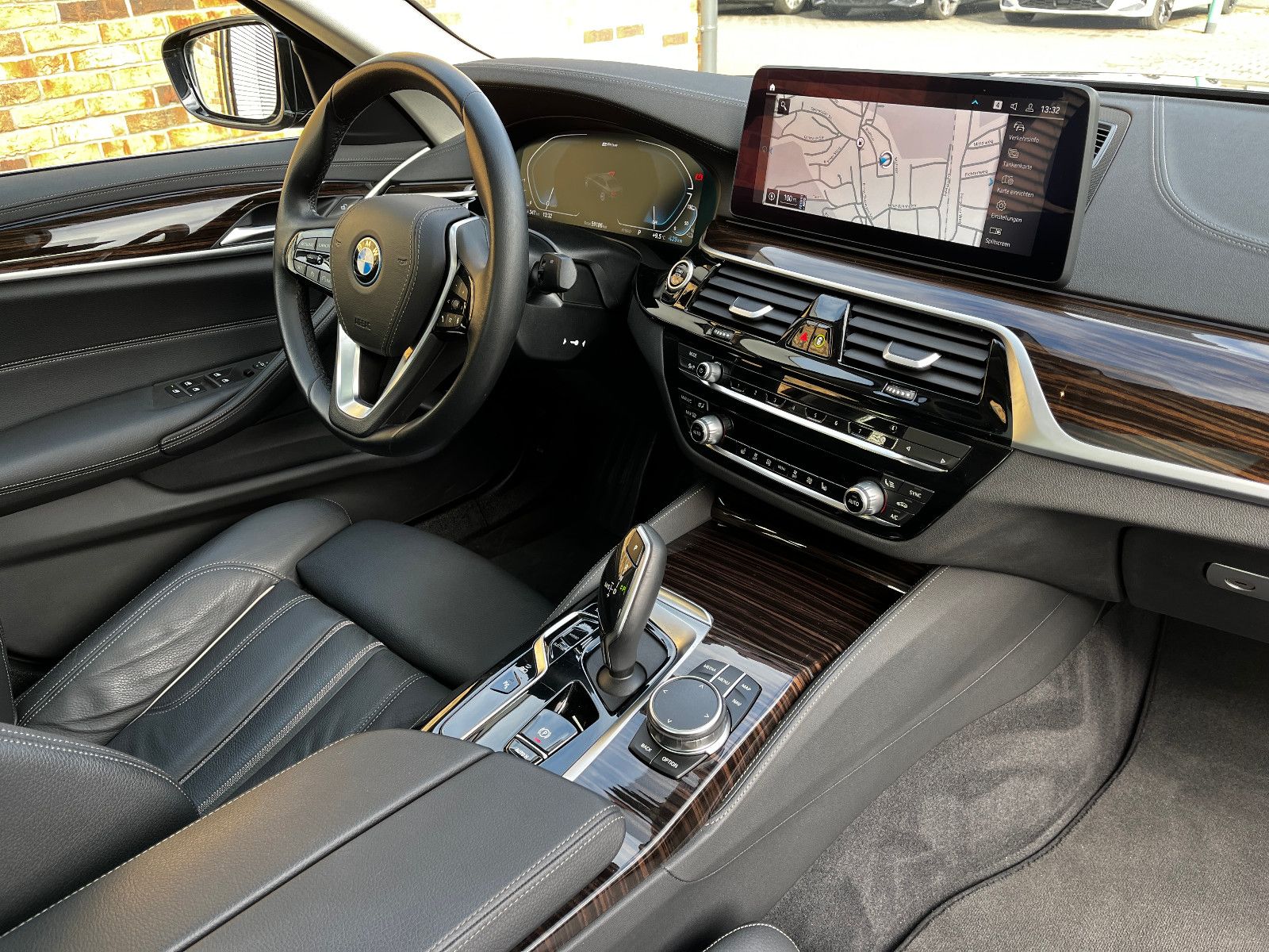 BMW 530e xDrive LuxuryLine Leder LED Navi GDach HUD