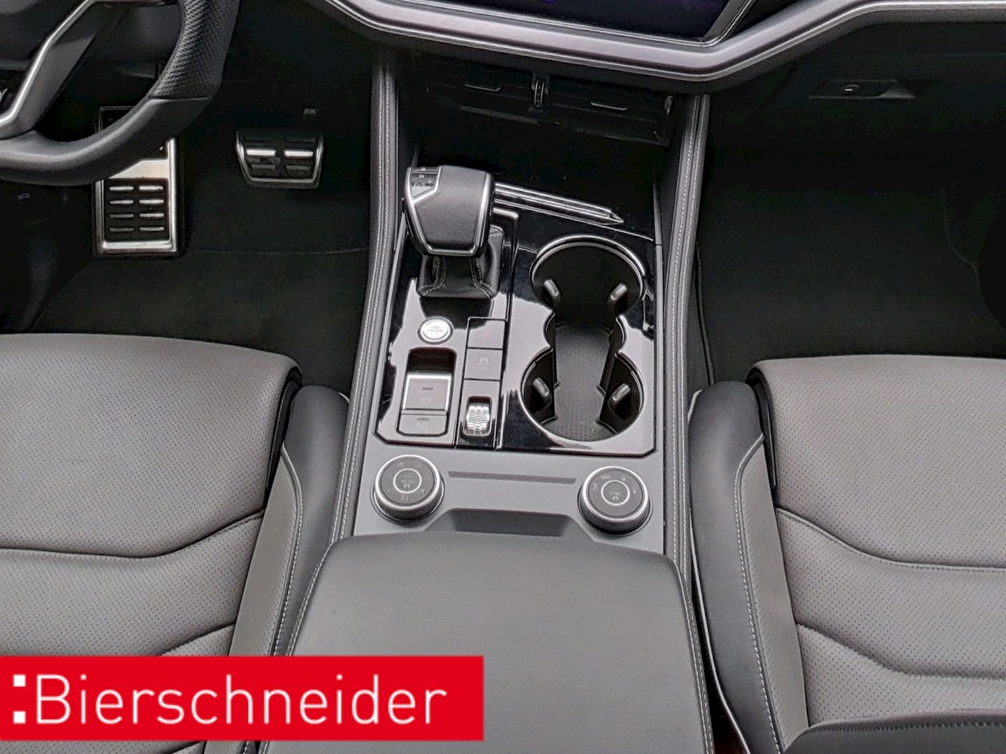 Volkswagen Touareg 3.0 TDI R-line Black - Samsaru's Car Outlet