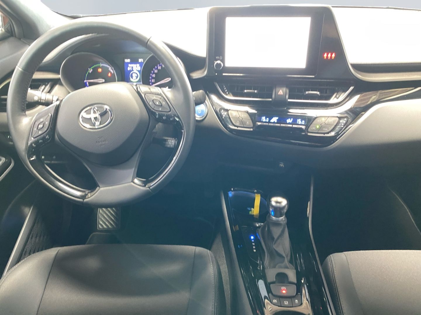 Toyota C-HR 1.8 Hybrid Team - Samsaru's Car Outlet