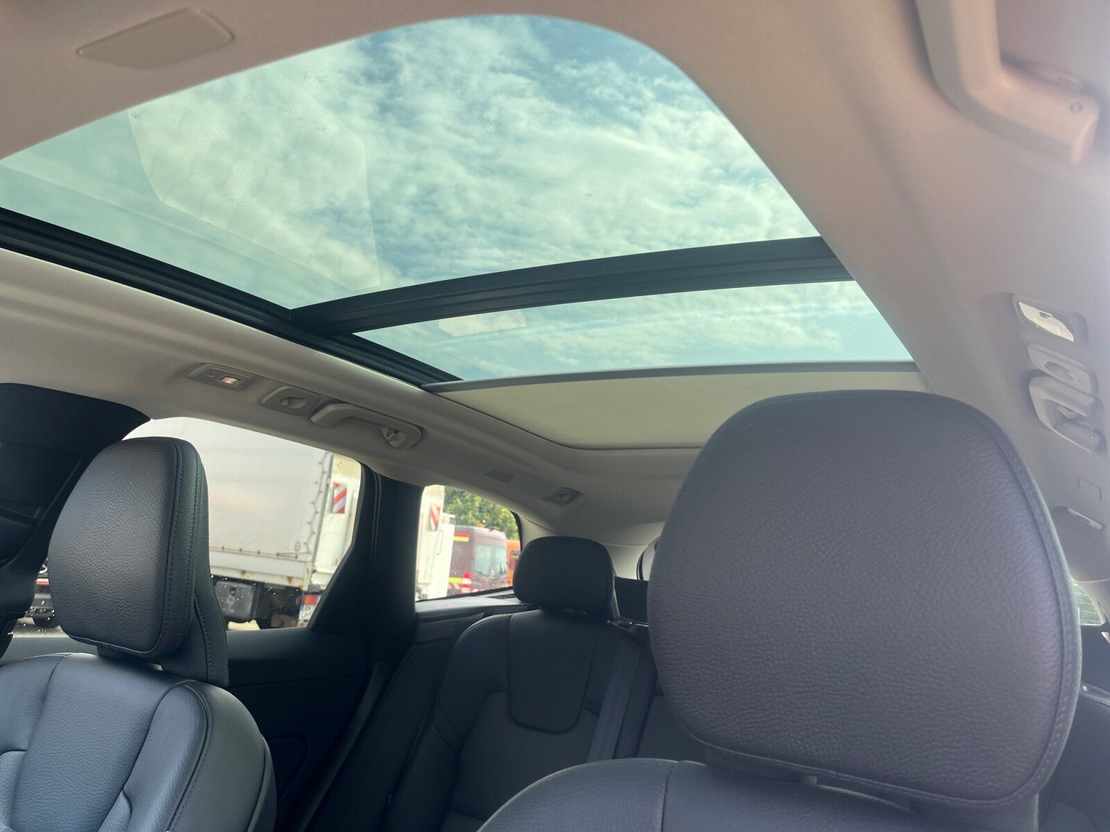 Volvo XC60 T6 Hybrid AWD Plus Dark *AHK*360°K+NAVI*