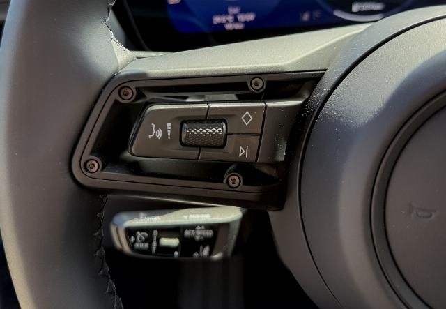 Porsche Macan 4 Electric AHK Bose Pano LUFT Sport-Chrono