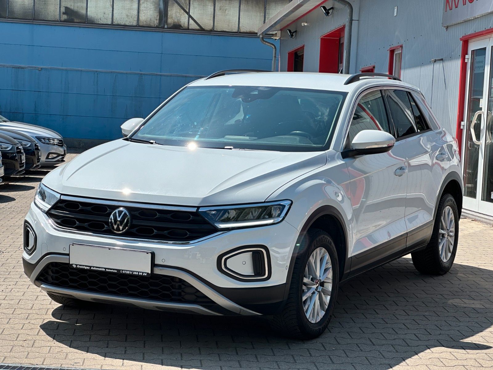 Volkswagen T-Roc Life - Samsaru's Car Outlet