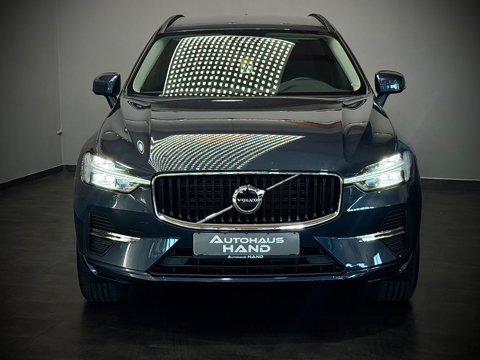 Volvo XC60 Momentum Pro 2WD - Samsaru's Car Outlet