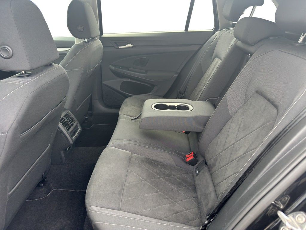 Volkswagen Golf VIII Variant 2.0 TDI Life - Samsaru's Car Outlet