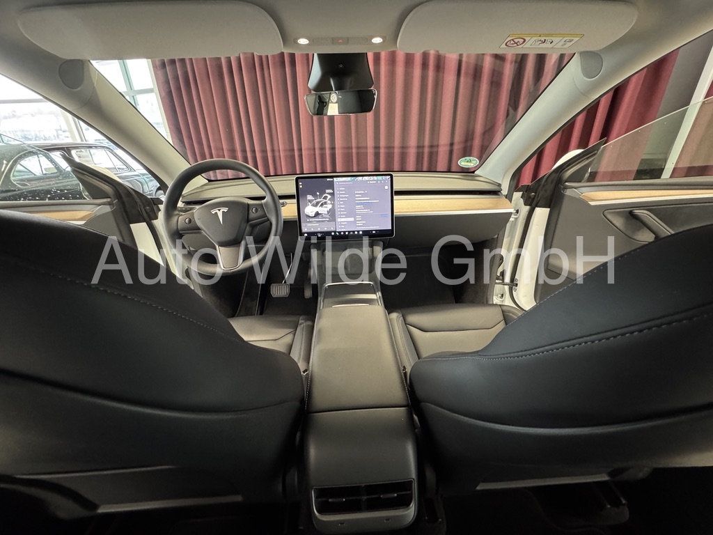 Tesla Model Y Basis RWD