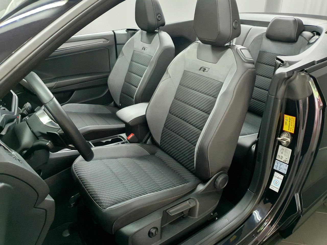 Volkswagen T-Roc 1.5TSI DSG R-Line - Samsaru's Car Outlet