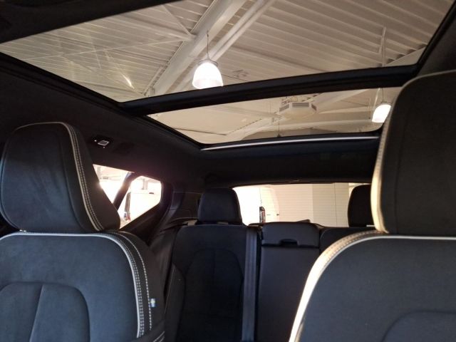 Volvo XC40 Pure Electric P8 AWD R-Design Vollausstattu