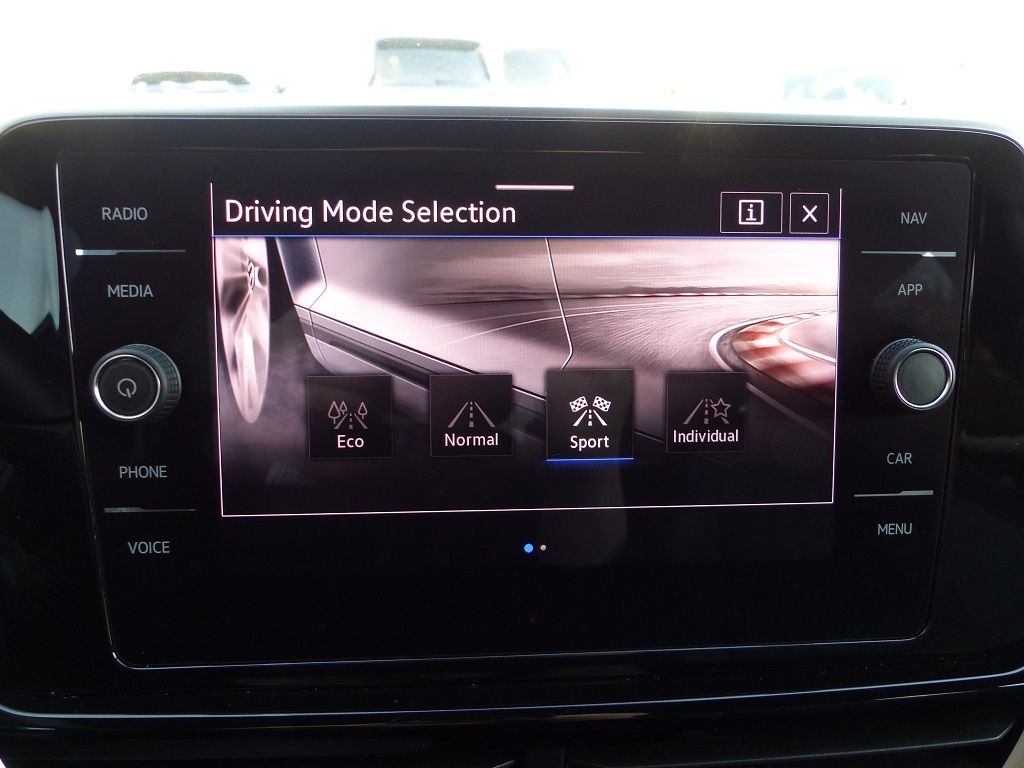 Volkswagen T-Roc 1.5 TSI DSG R-Line - Samsaru's Car Outlet