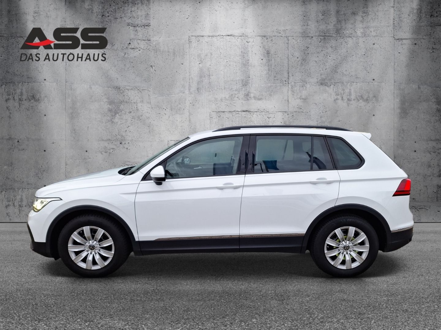 Volkswagen Tiguan 2.0 TDI Life - Samsaru's Car Outlet