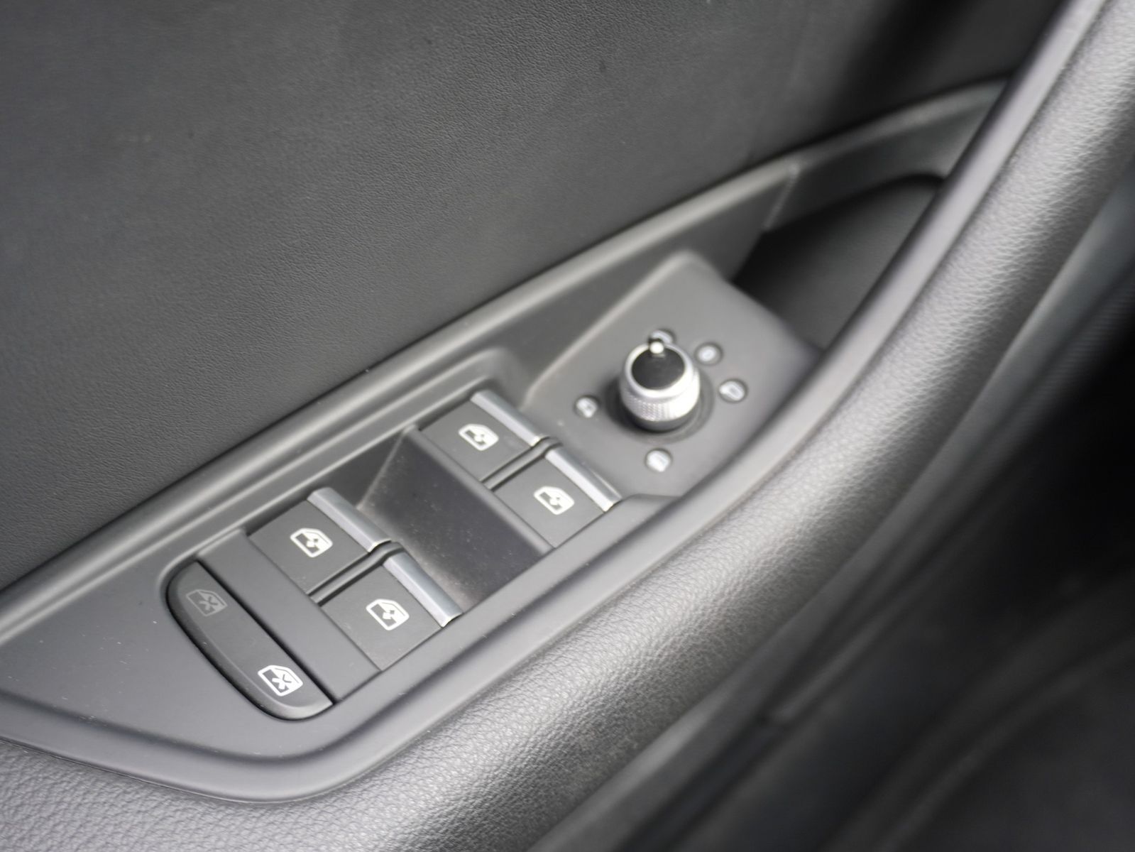 Audi A4 2.0 TDI 35 S-Line - Samsaru's Car Outlet