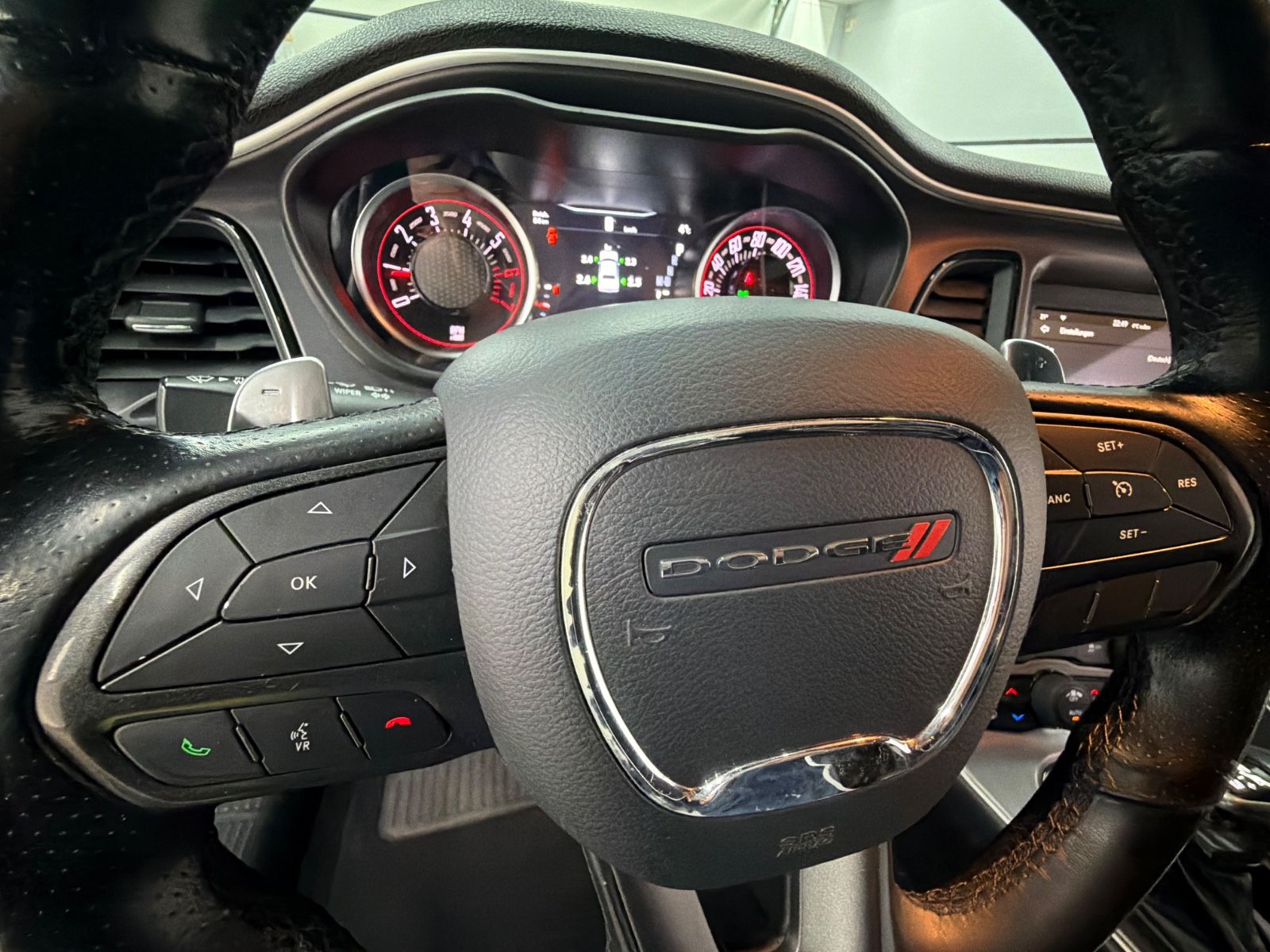 Dodge Challenger R/T 5.7 V8/Octane-Red/Carplay/20"