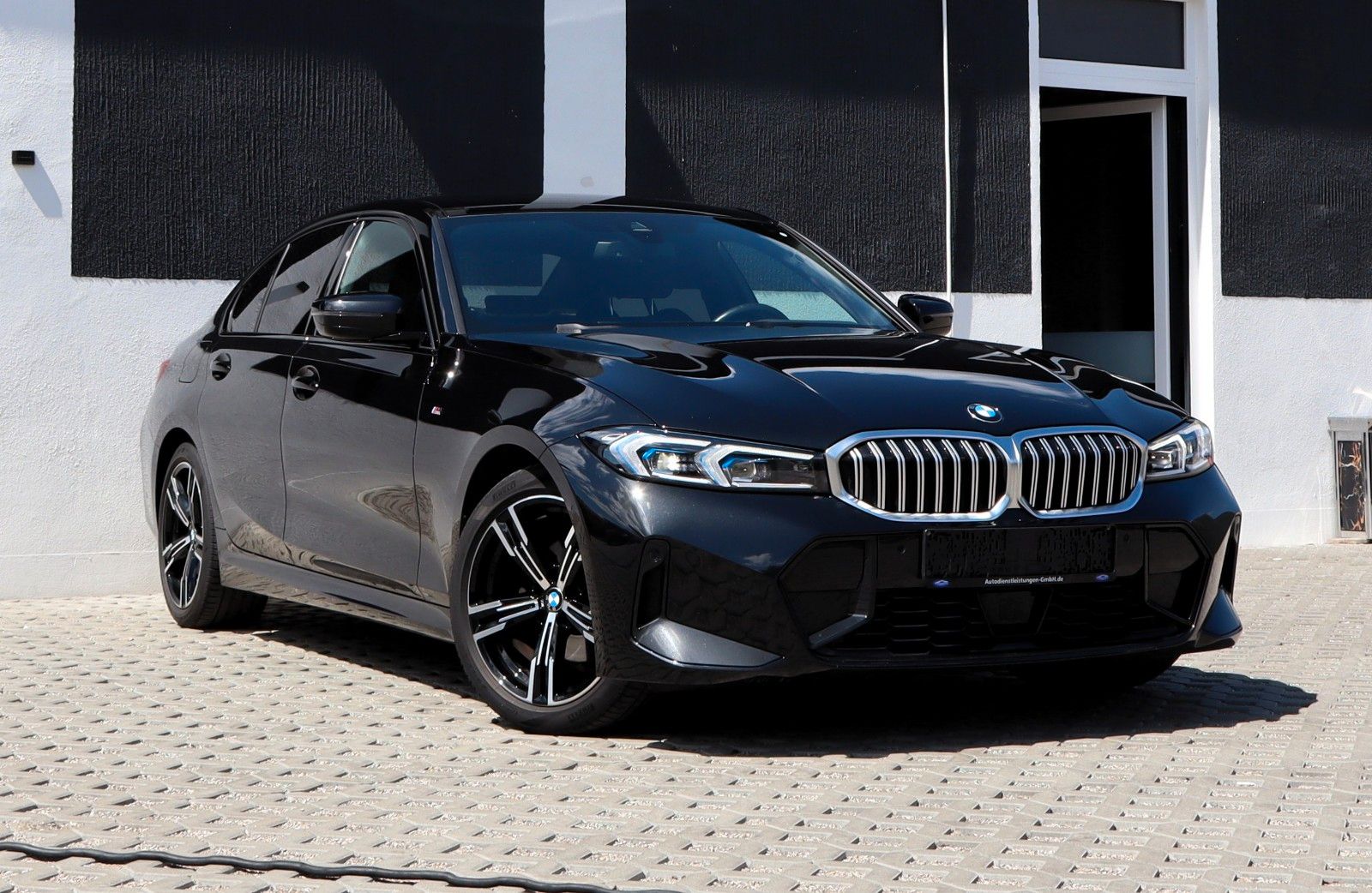 BMW 3 Lim. 320 d xDrive M Sport - Samsaru's Car Outlet
