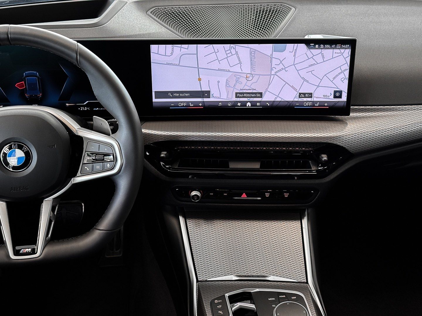 BMW 318i Touring M Sport + DA + PA+ + ACC + HUD + UV