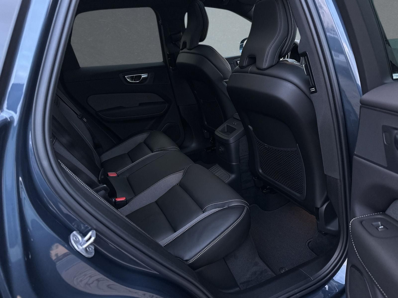 Volvo XC60 Ultimate Bright T8 Plug-In Hybrid - Samsaru's Car Outlet