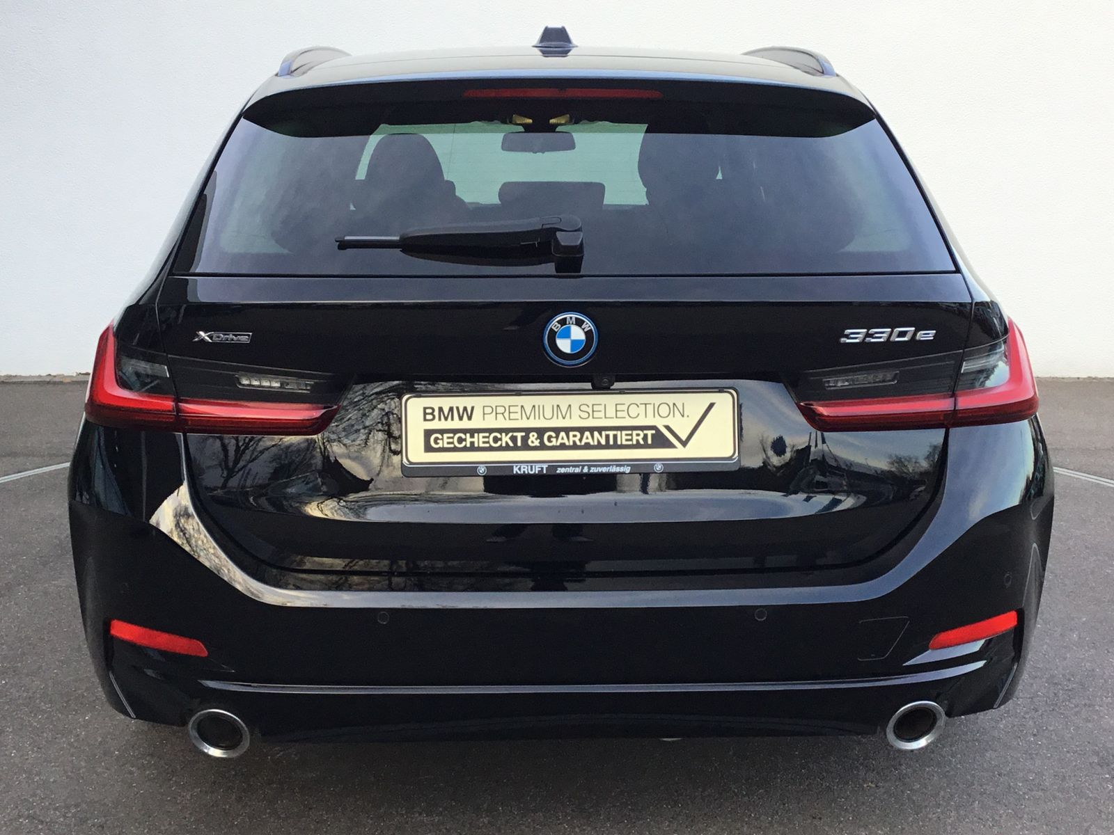 BMW 330e xDrive Touring LC PROF+HUD+PANO+AHK+KAMERA
