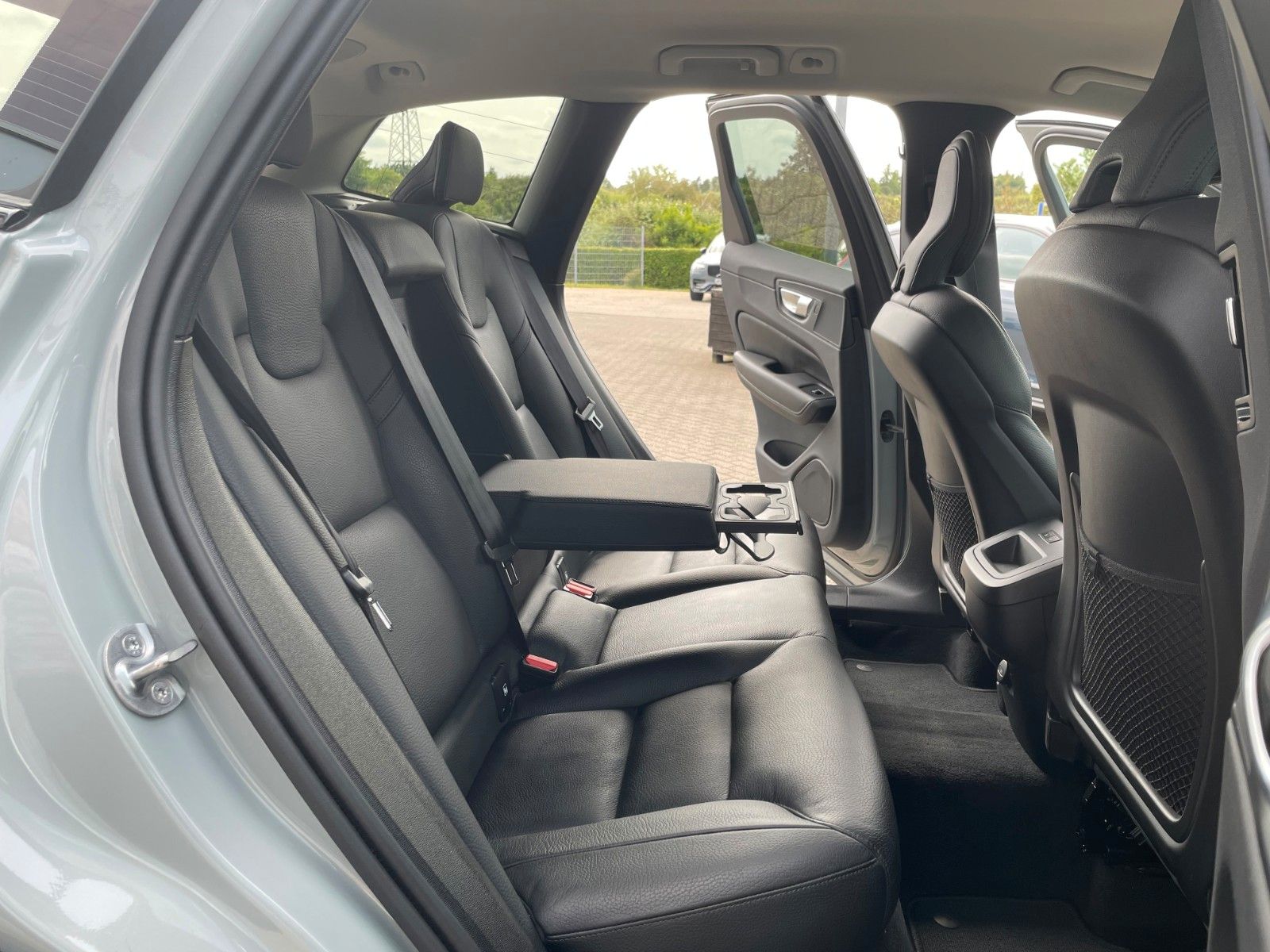 Volvo XC60 B5 AWD PLUS DARK-360-BLIS-H/K-Pilot-VollLED