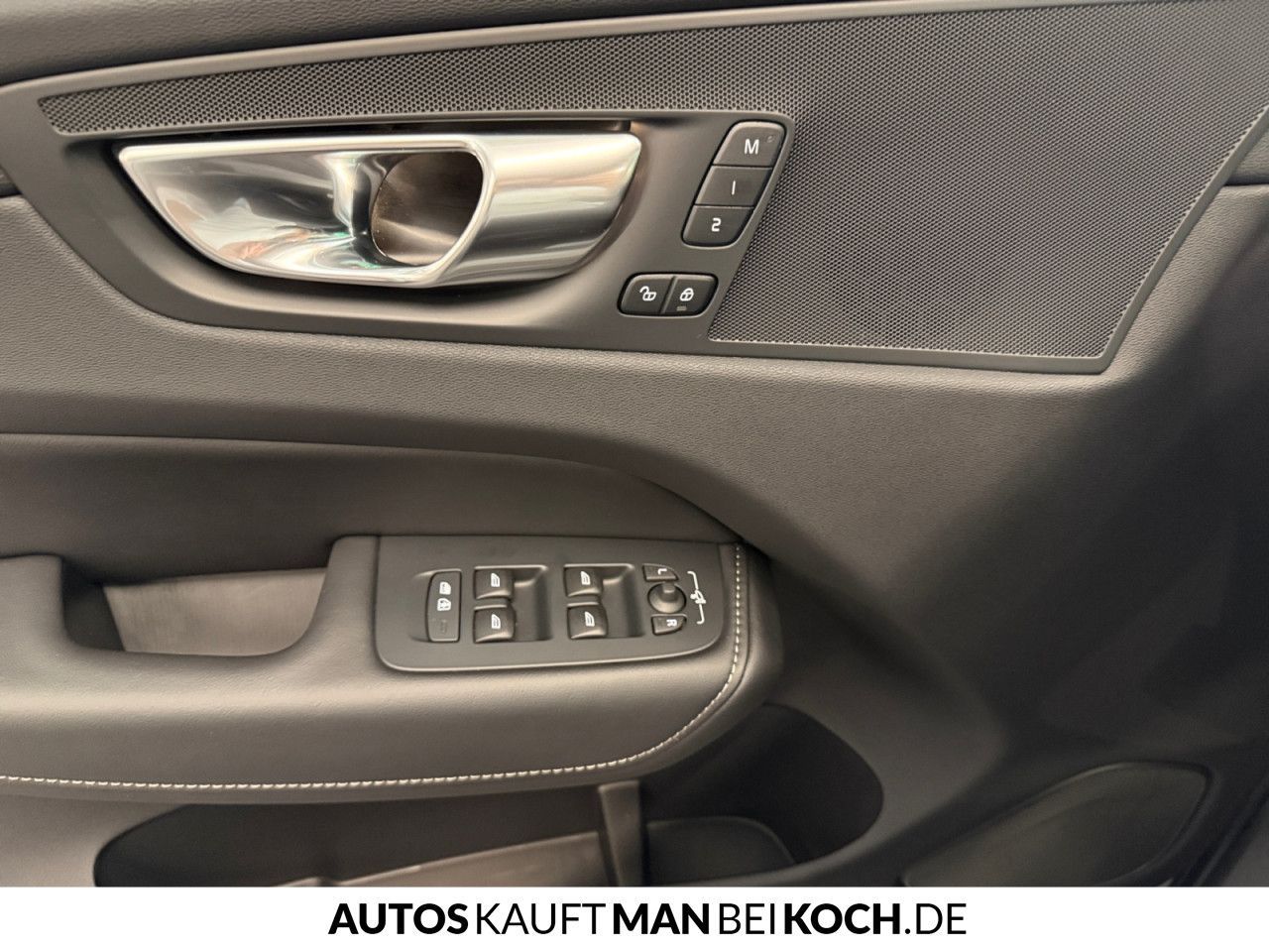 Volvo XC60 T6 Recharge AWD Plus PANO AHK STDHz V-LED!